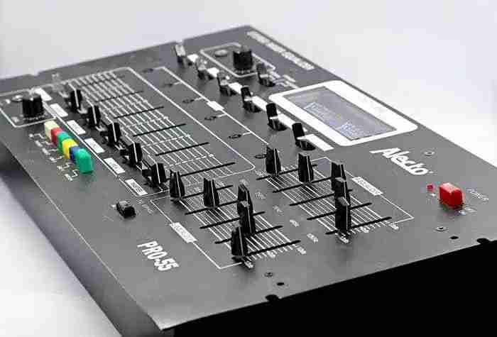 Alecto mengpaneel waarmee Florida radio uitzond. Alecto